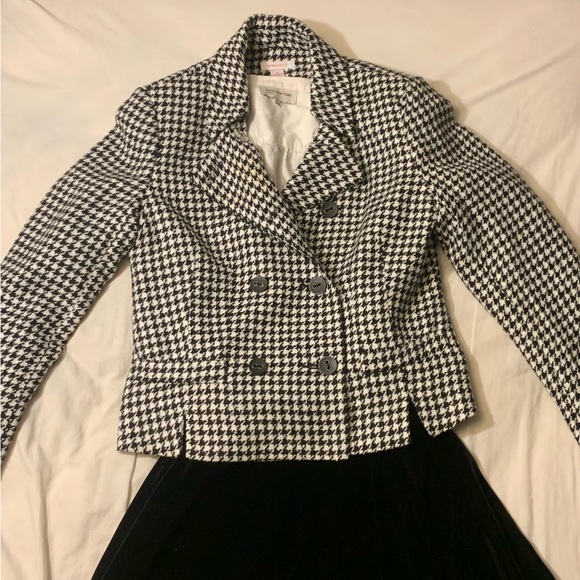 Stunning double-breasted houndstooth blazer. In excellent condition. Size 6. - Picture 2 of 5